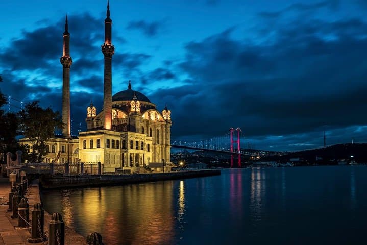 Bosphorus Night Cruise in Istanbul: Dinner, DJ and Traditional Shows photo 2