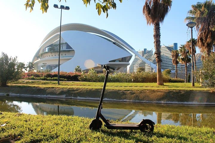 Explore Valencia by Electric Scooter: Flexible City Rentals with Helmet Included photo 2