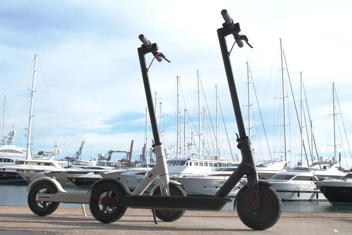 Explore Valencia by Electric Scooter: Flexible City Rentals with Helmet Included photo 3