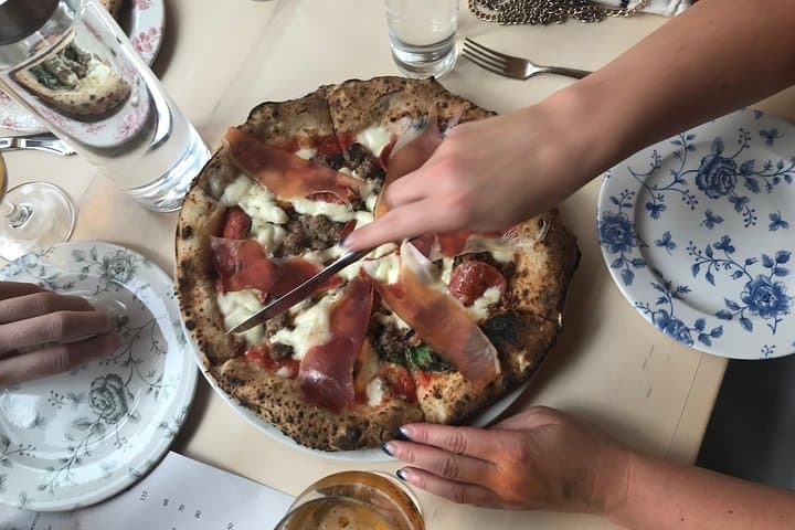 Chicago West Loop Pizza Crawl: 4-Stop Tasting Tour of the City's Pizza Styles photo 3