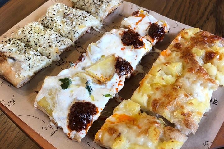 Chicago West Loop Pizza Crawl: 4-Stop Tasting Tour of the City's Pizza Styles photo 2