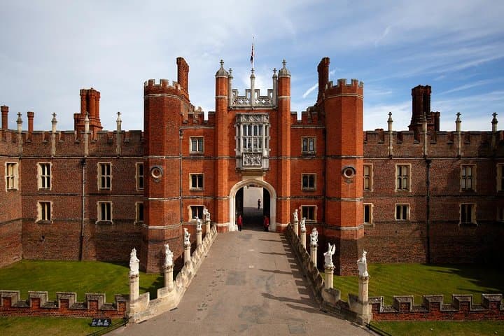 Explore Hampton Court: Tudor Kitchens, Maze & Baroque State Apartments photo 4