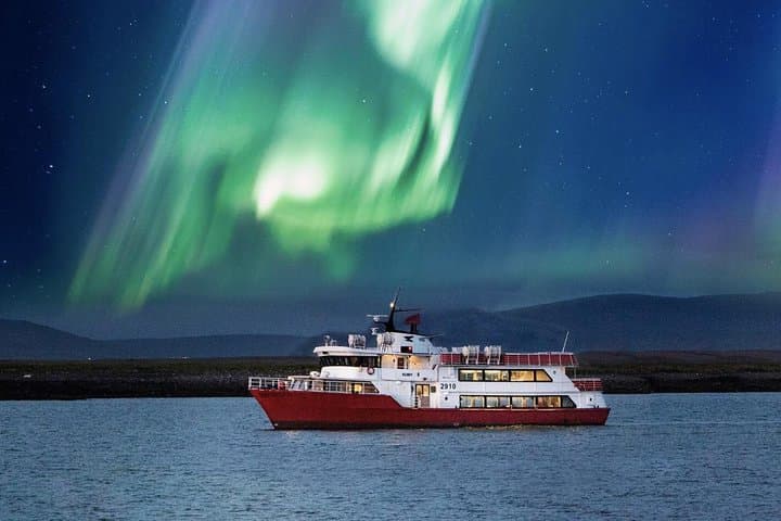 Reykjavík Northern Lights Cruise: Evening Aurora Sail from Downtown