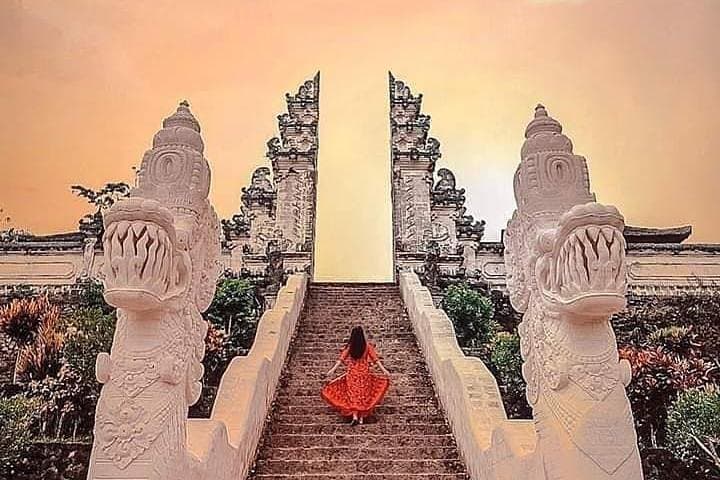Bali's Most Instagrammable Day Tour: Lempuyang, Tirta Gangga & Tibumana Waterfall photo 2