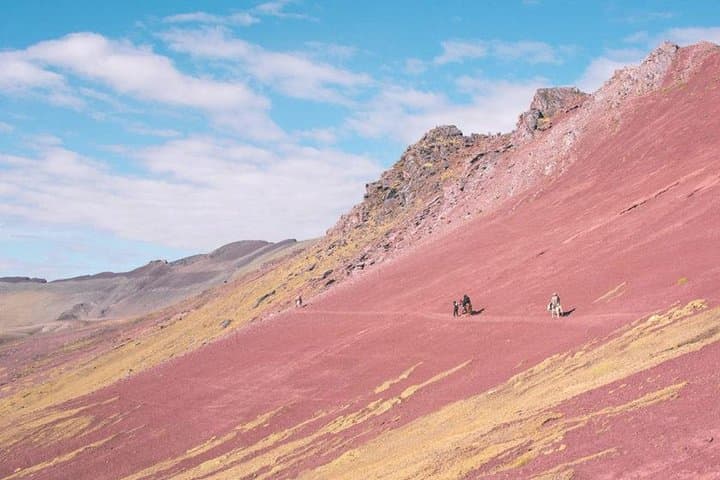 Beat the Crowds: Early-Arrival Hike to Rainbow Mountain & Red Valley (Vinicunca) photo 4