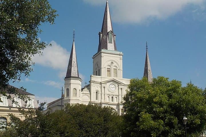 Strolling the French Quarter: 90-Minute History Tour & Café Du Monde Beignets photo 4