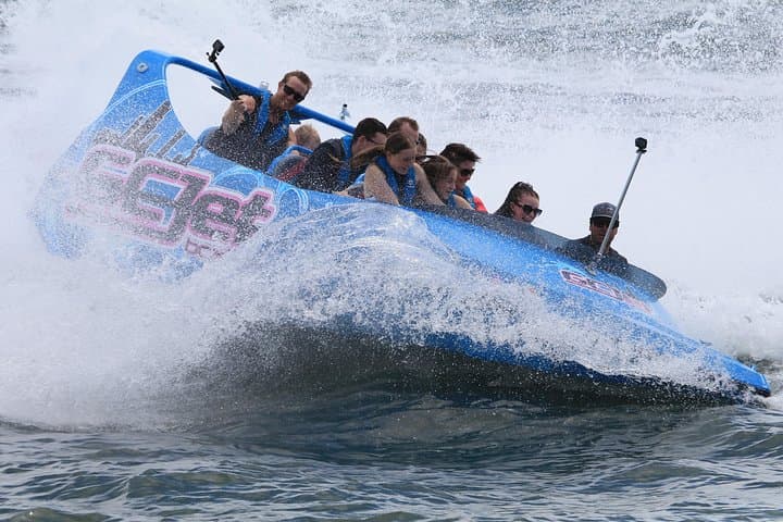 Gold Coast V8 Jet Boat Ride: 30-Min Broadwater Thrill with 360° Spins photo 3