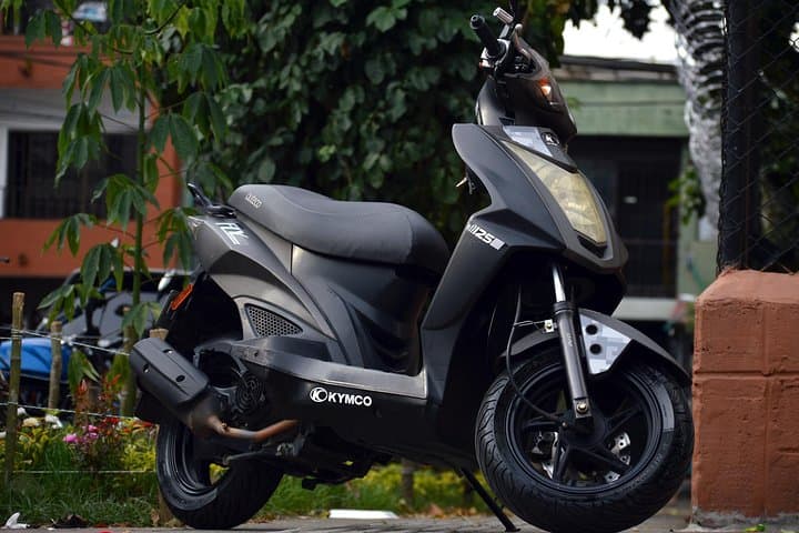 Rent a 125cc Scooter in Medellín — City Riding, Practical Tips & Local Insights