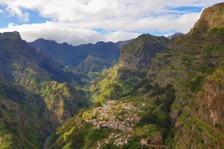 Nun's Valley (Curral das Freiras) — Eira do Serrado & Pico dos Barcelos Viewpoint Tour