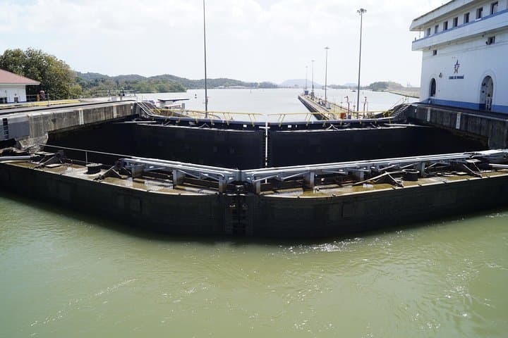 Panama Canal Layover Tour: Miraflores Locks in 3 Hours photo 3