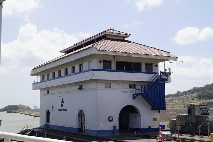Panama Canal Layover Tour: Miraflores Locks in 3 Hours photo 4