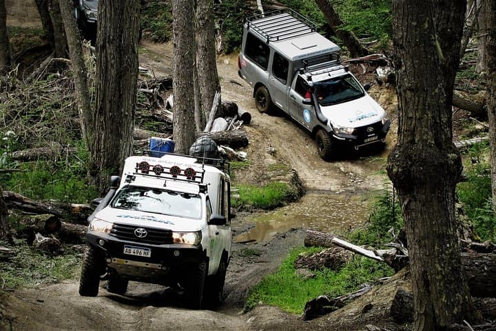 Off-Road 4x4 Lakes Tour from Ushuaia: Fagnano & Escondido with Argentine BBQ