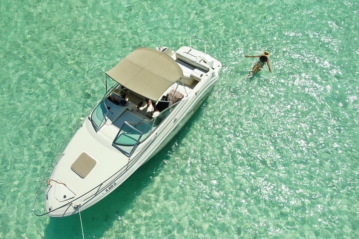 Private Sea-Ray Yacht: Snorkel the Reef and Sandbar at Juanillo Beach
