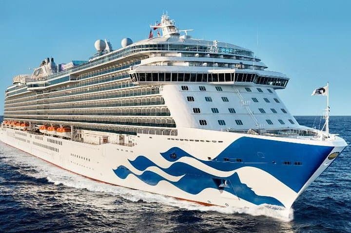 Private Edinburgh Shore Excursion: 4-Hour Castle, Holyrood & Yacht Britannia Tour