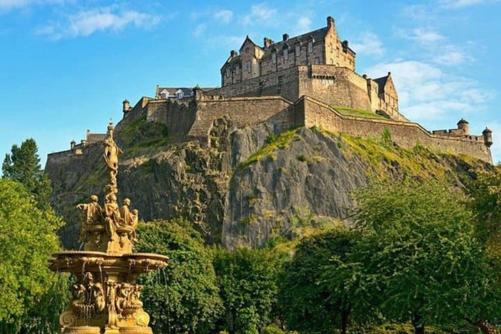 Private Shore Excursions in Edinburgh: Royal Mile, Castle & Holyrood in One Day photo 1