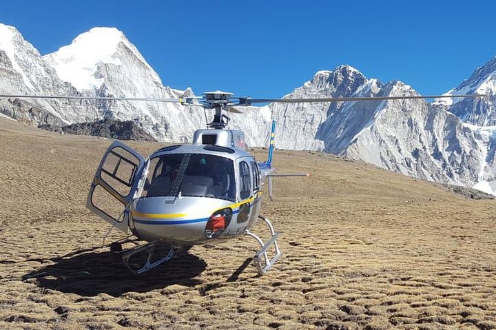 Everest Base Camp Helicopter Tour: 3-Hour Scenic Flight to Kala Patthar photo 4