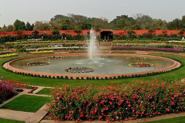 Luxury 7-Day Kashmir Itinerary: Srinagar, Gulmarg & Pahalgam with Dinner photo 2