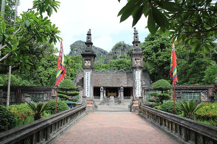 Tam Coc, Hoa Lu & Mua Cave Day Tour from Hanoi — Boat, Bicycles & Panoramic Views photo 2