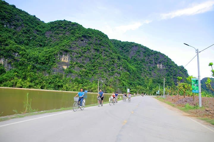 Explore Ninh Binh in 48 Hours: Bai Dinh, Trang An, Tam Coc & Mua Cave photo 6