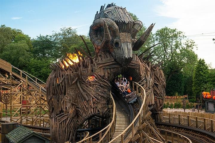 Alton Towers Resort — One-Day Guide to Rides, Gardens & Practical Tips