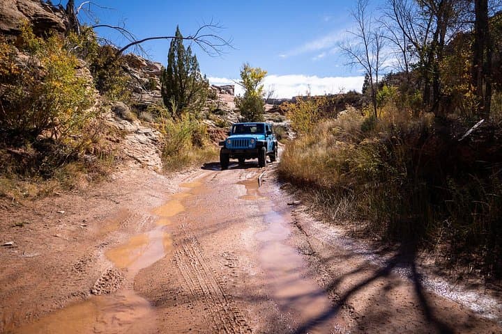 Moab Self-Guided Backcountry Jeep Adventure — Shafer Trail, Gemini Bridges & Backcountry Routes photo 3