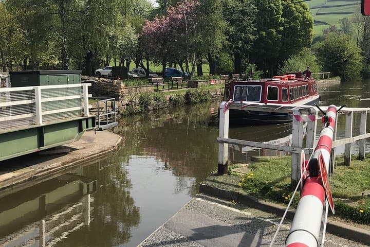 Skipton Canal 1-Hour Comedy Cruise with Dave Spikey photo 4