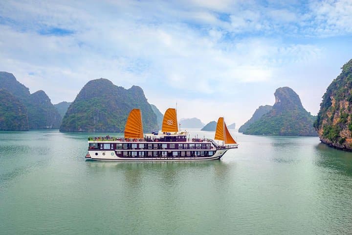 Overnight Luxury: Peony Cruise Through Ha Long & Lan Ha Bay (2D/1N)