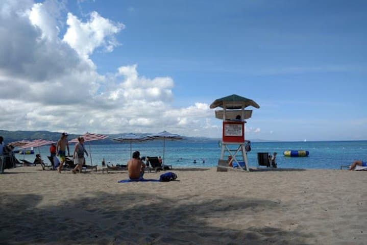 Doctor's Cave Beach & Margaritaville: Montego Bay Beach Day and Hip-Strip Shopping photo 5
