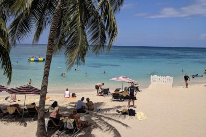 Doctor's Cave Beach & Margaritaville: Montego Bay Beach Day and Hip-Strip Shopping photo 6