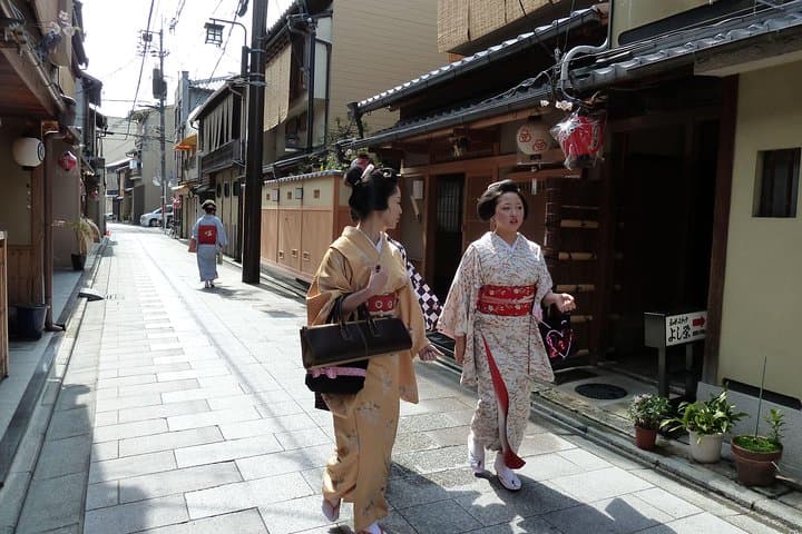 Secret Eastern Kyoto Biking Adventure: Temples, Tea & Hidden Backstreets photo 5