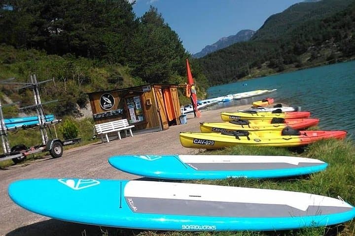 Paddle La Llosa del Cavall: Kayak & SUP Rentals on Catalonia's Turquoise Reservoir