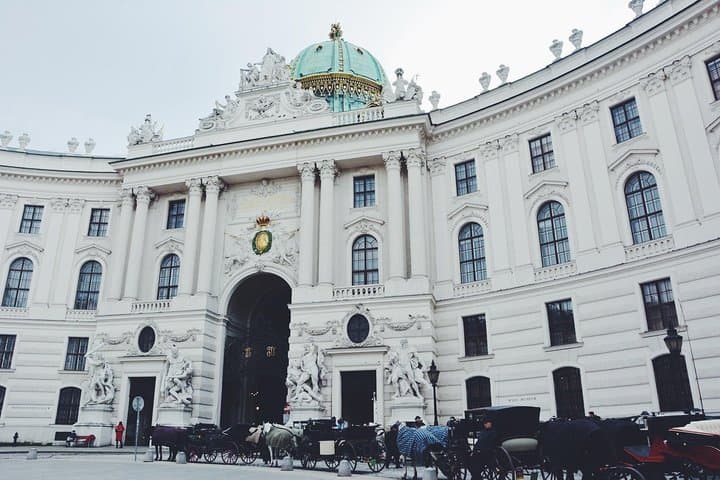 Budapest to Vienna Private Day Tour with Lunch — Customizable Full-Day Excursion