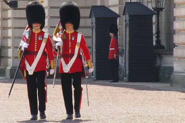 Private London Panoramic Tour by Luxury Sedan — Chauffeured City Highlights photo 5