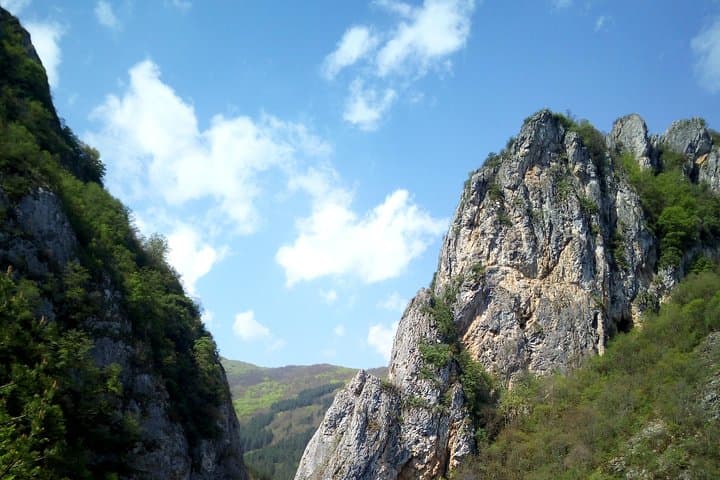 Hike Dragovski Stone & Erma Gorge: Day Trip from Sofia to the Bulgarian Matterhorn