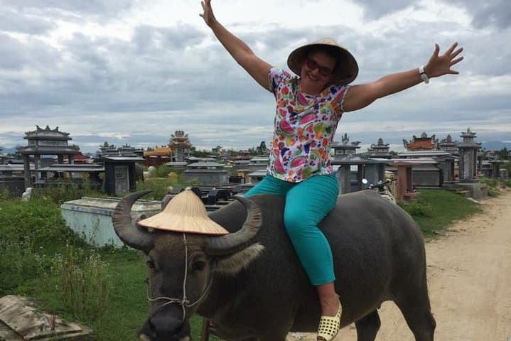Hoi An Countryside Biking and Food Tour: Tra Que Herbs, Buffalo Rides & Cao Lau