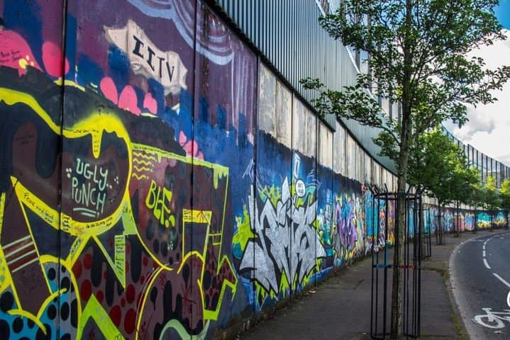 Belfast Political and Murals Tour: Shankill, Falls & the Peace Wall