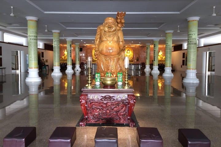 Full-Day Batam Island Tour: Barelang Bridge, Maha Vihara & Kelong Seafood Lunch photo 5