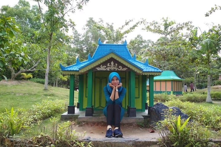 Full-Day Batam Island Tour: Barelang Bridge, Maha Vihara & Kelong Seafood Lunch photo 6