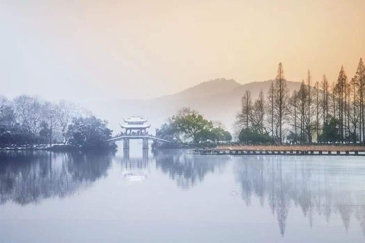 Private West Lake Day Tour from Shanghai — Limo Transfer to Hangzhou's UNESCO Lake
