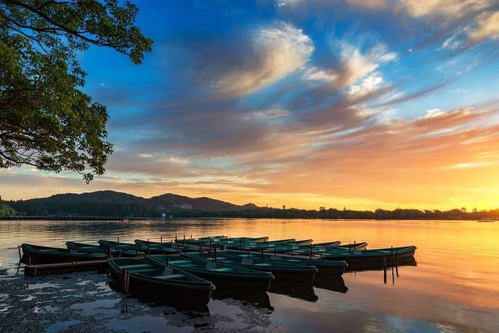 Private West Lake Day Tour from Shanghai — Limo Transfer to Hangzhou's UNESCO Lake photo 5