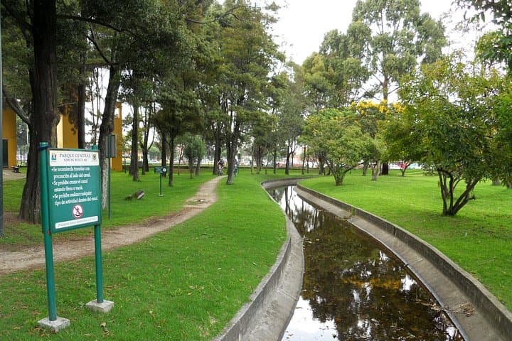 Explore Bogotá's Simón Bolívar: Lake Walks, Rock Music & Urban Wildlife photo 1