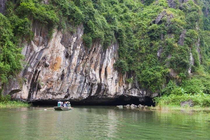 Tam Coc, Hoa Lu & Mua Cave: Luxury Day Trip from Hanoi with Boat, Bike & Panoramic Views photo 5