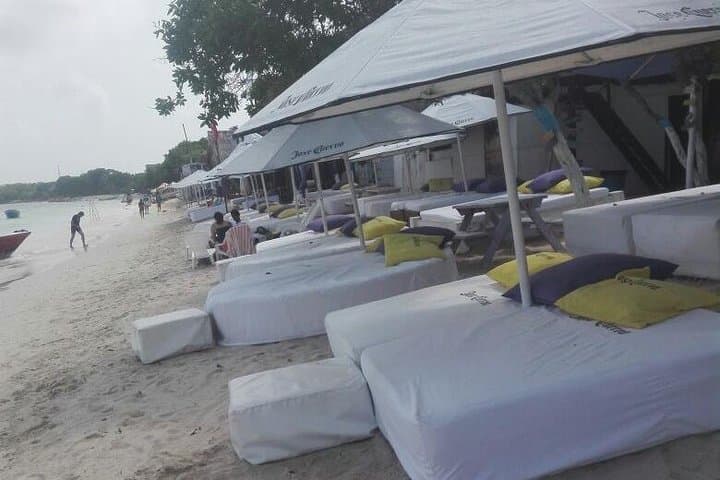 Banana Beach Day Trip: White Sand & Turquoise Waters on Barú Island photo 2