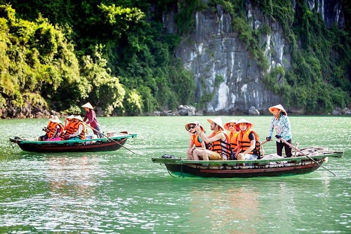 3-Day Halong Bay Cruise: Kayak Titop Island & Explore Surprising Cave photo 4