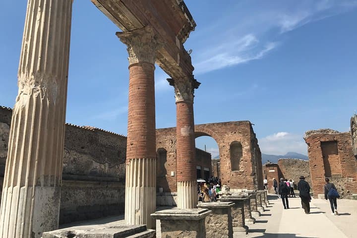 Skip-the-Line Pompeii Guided Tour with Archaeologist photo 6