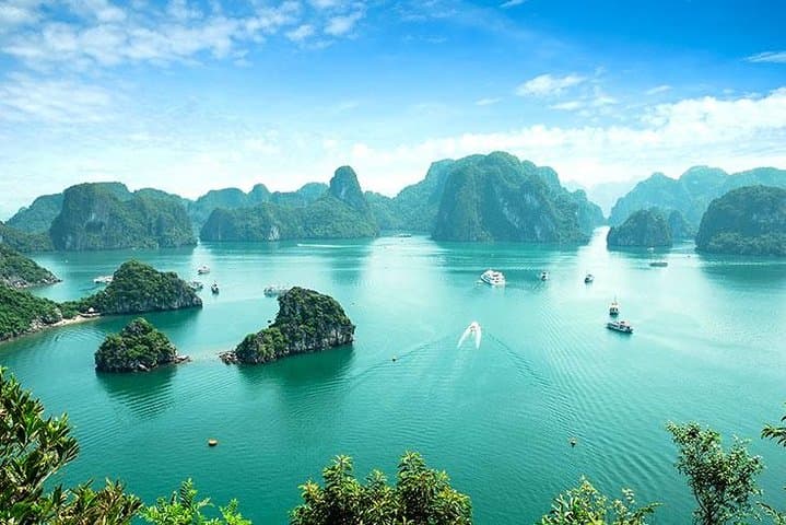 Halong Bay Half-Day Cruise: Kayaking, Thien Cung Cave & Lunch photo 2