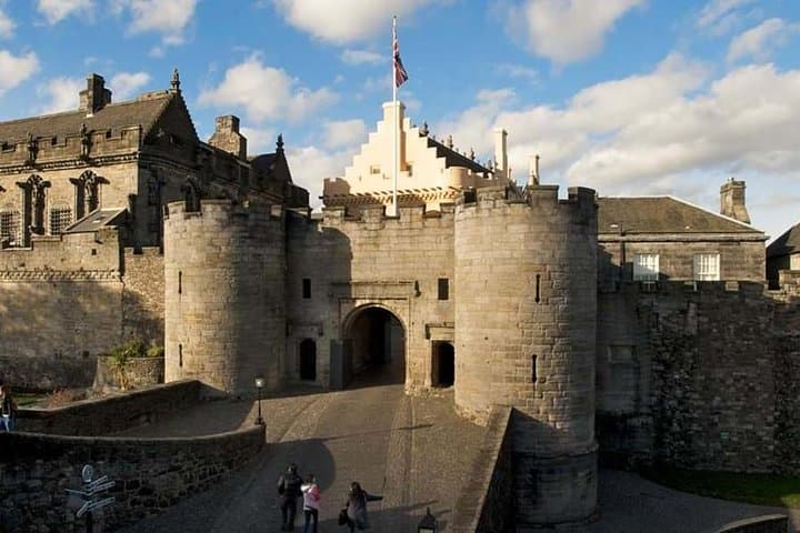 Loch Lomond & Stirling Castle Luxury Van Shore Excursion from Glasgow