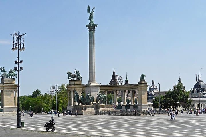 Private Budapest City Tour by Car — 4‑Hour Highlights, History & Practical Tips photo 3