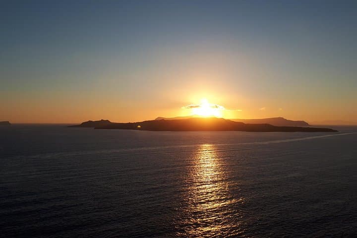 Santorini Sunset Private Tour: Oia, Skaros & Caldera Views photo 2