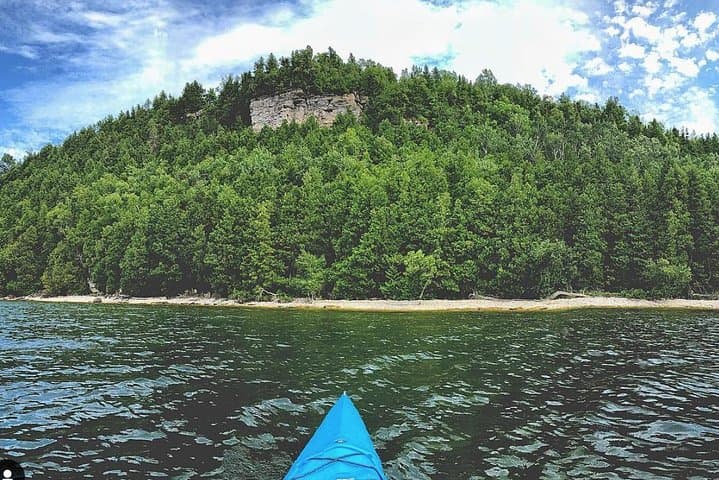 Death's Door Bluff Kayak Tour: Paddle to Shipwrecks, Pictographs & Washington Island Views